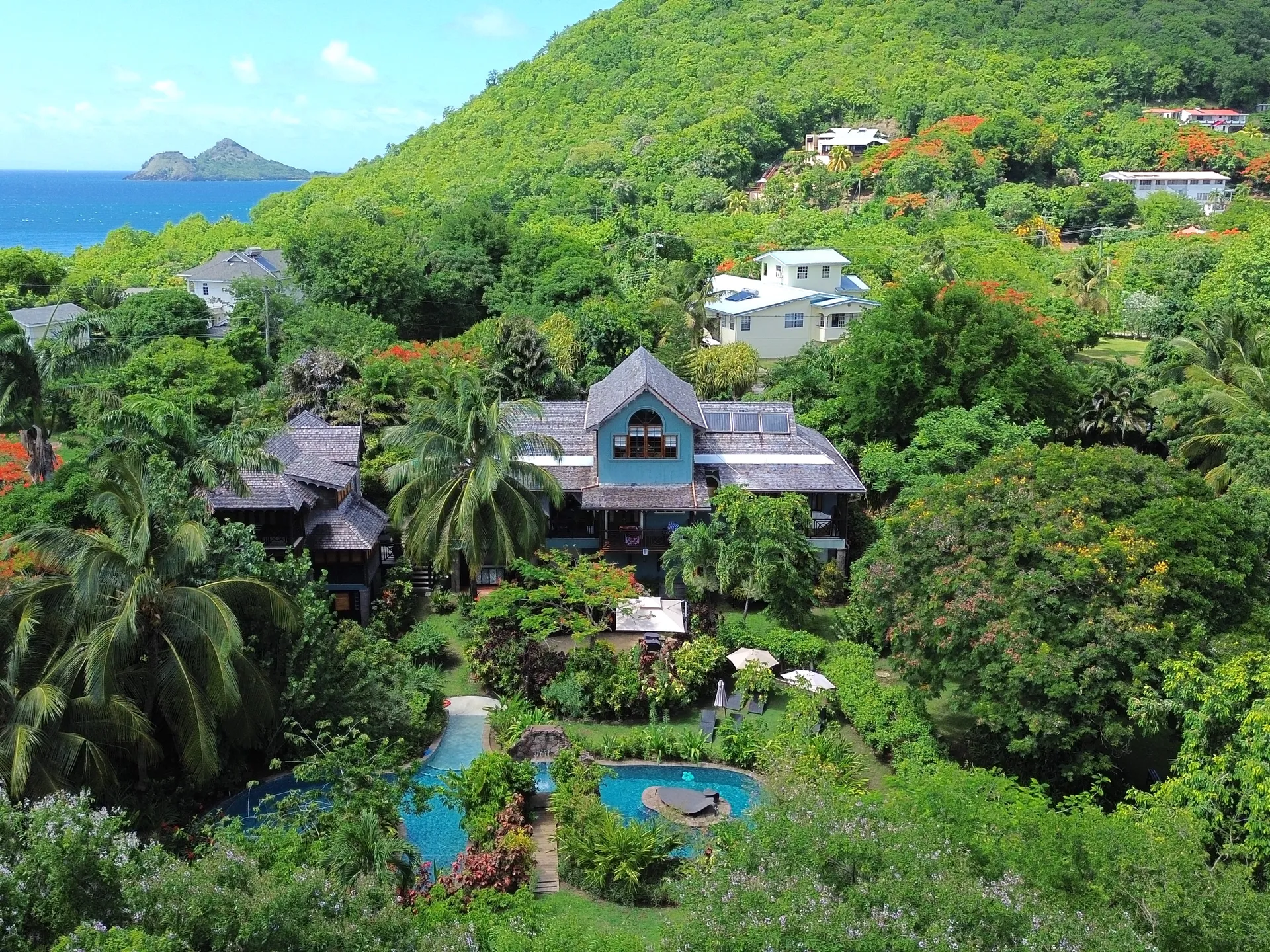 Luxury Caribbean villa for Sale in Gros Islet, Saint Lucia - Ces-t Lavi Villa